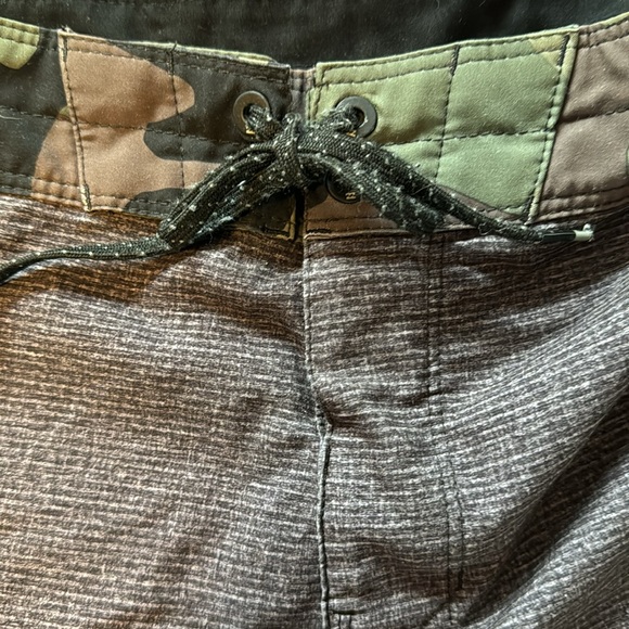 Billabong Board Shorts - Picture 5 of 5